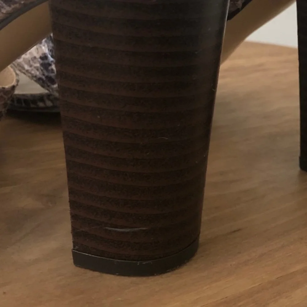 Ann Taylor‎ Factory Faux Snakeskin Strappy Block Heel Sandals - Size 7.5 M - Picture 6 of 10